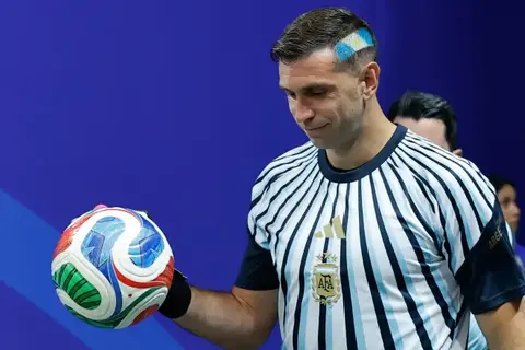 يوفنتوس يعترف باهتمامه بضم إيميليانو مارتينيز
